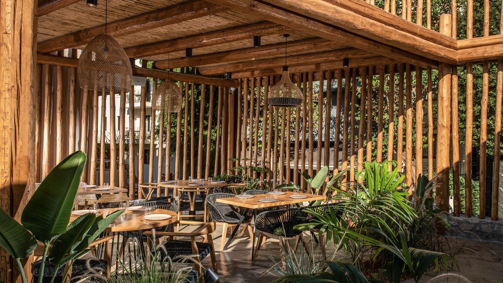 restaurants-estragon-mediterranean-restaurant