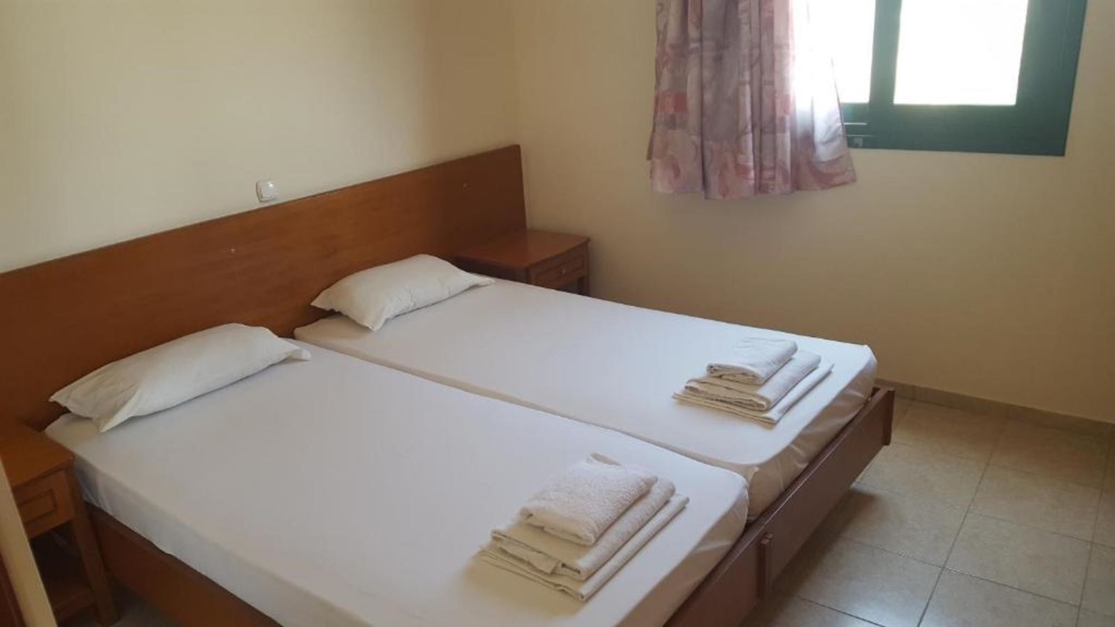 rooms-quadruple-room