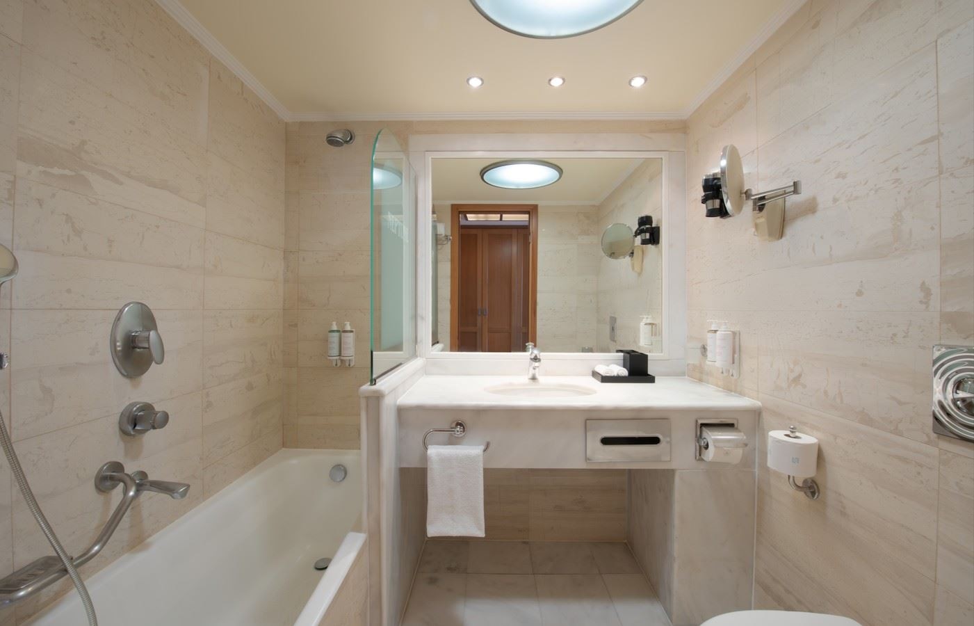 rooms-standard-twin-room-with-balcony