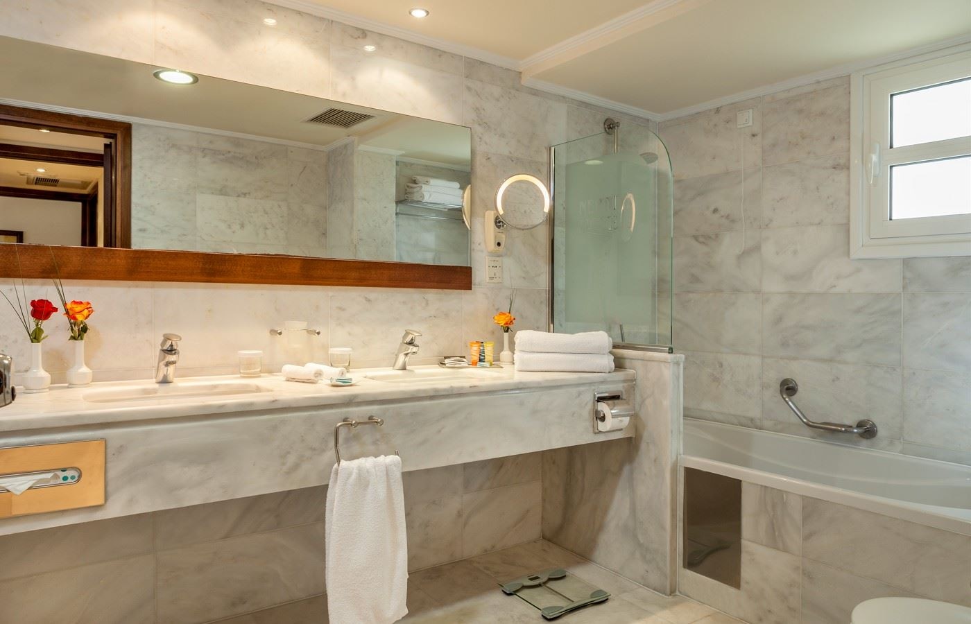 rooms-superior-apartment-1-bedroom-1st-row-seafront-balcony-or-terrace