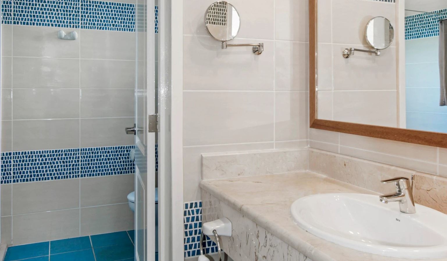 rooms-bungalow-pool-view