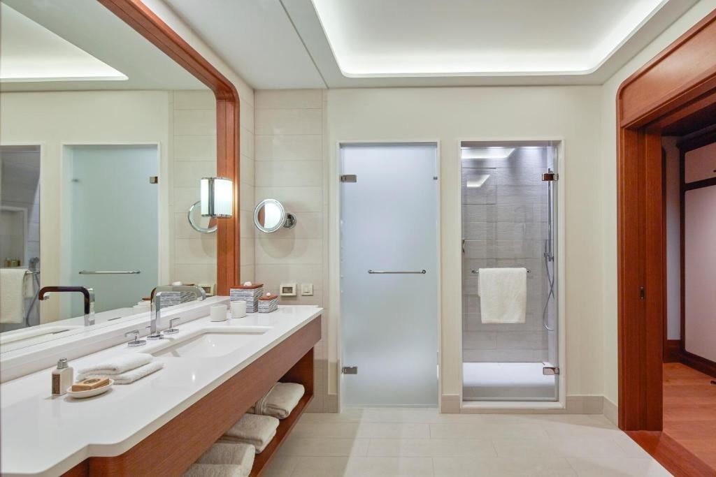 rooms-three-bedroom-suite-sea-view