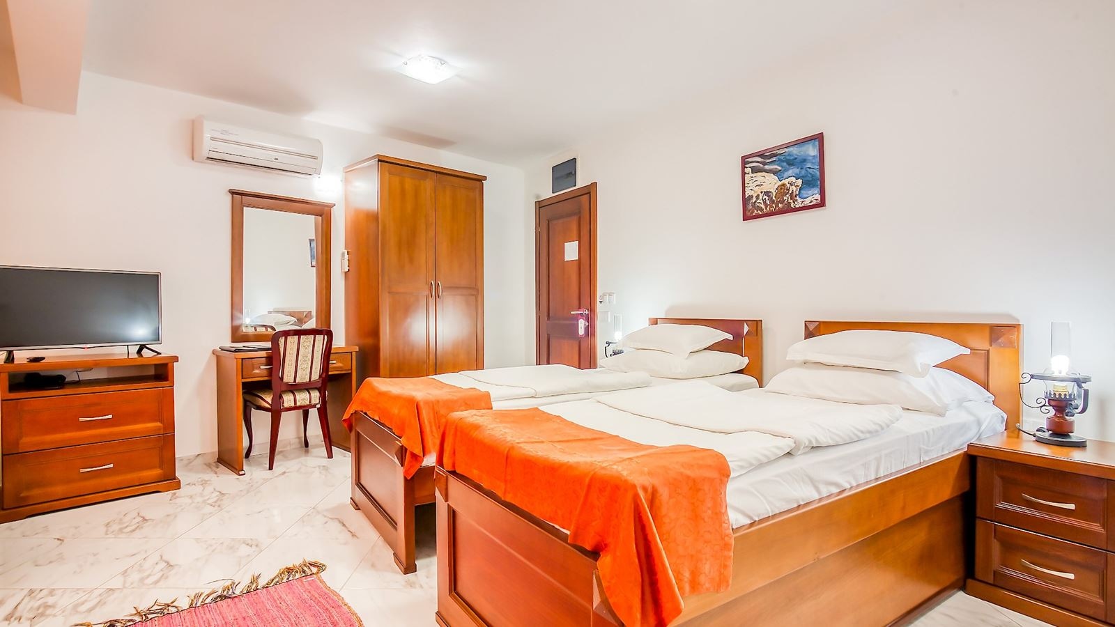 rooms-twin-room