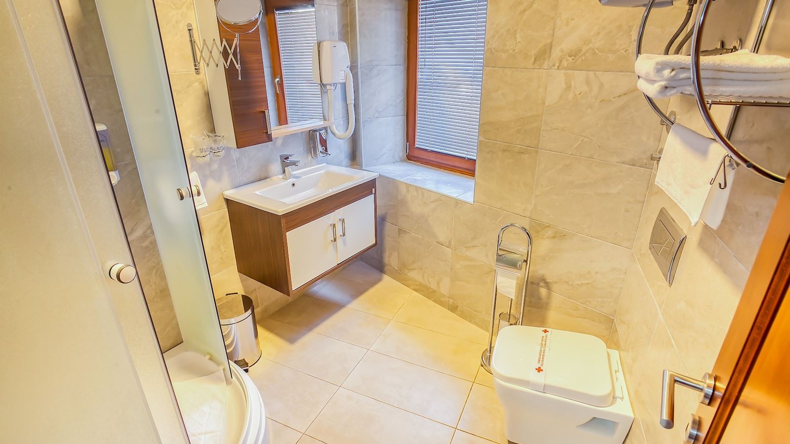 rooms-twin-room