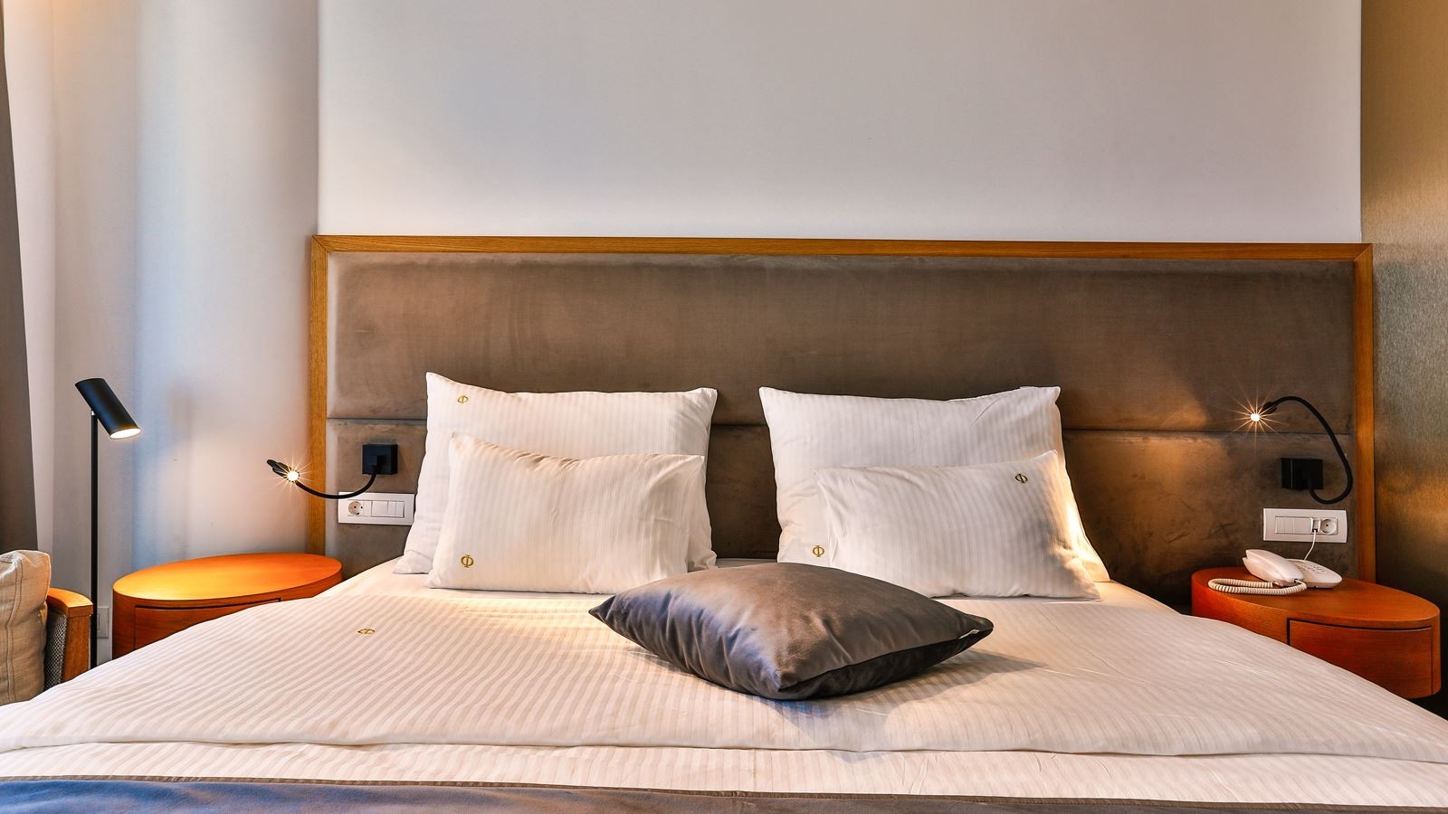 rooms-superior-room