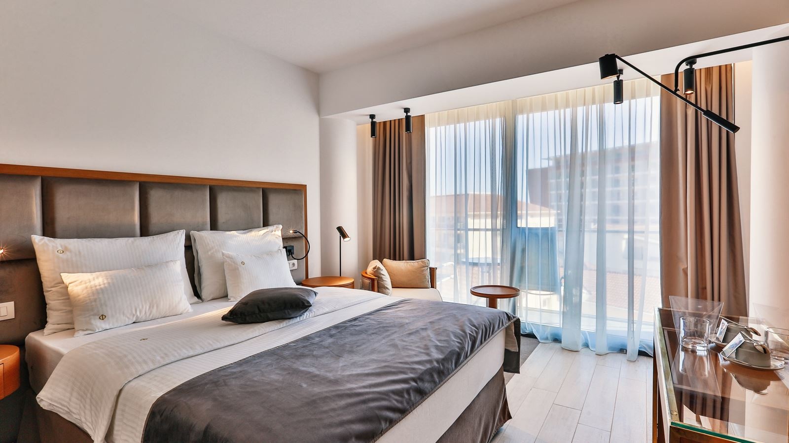 rooms-superior-room