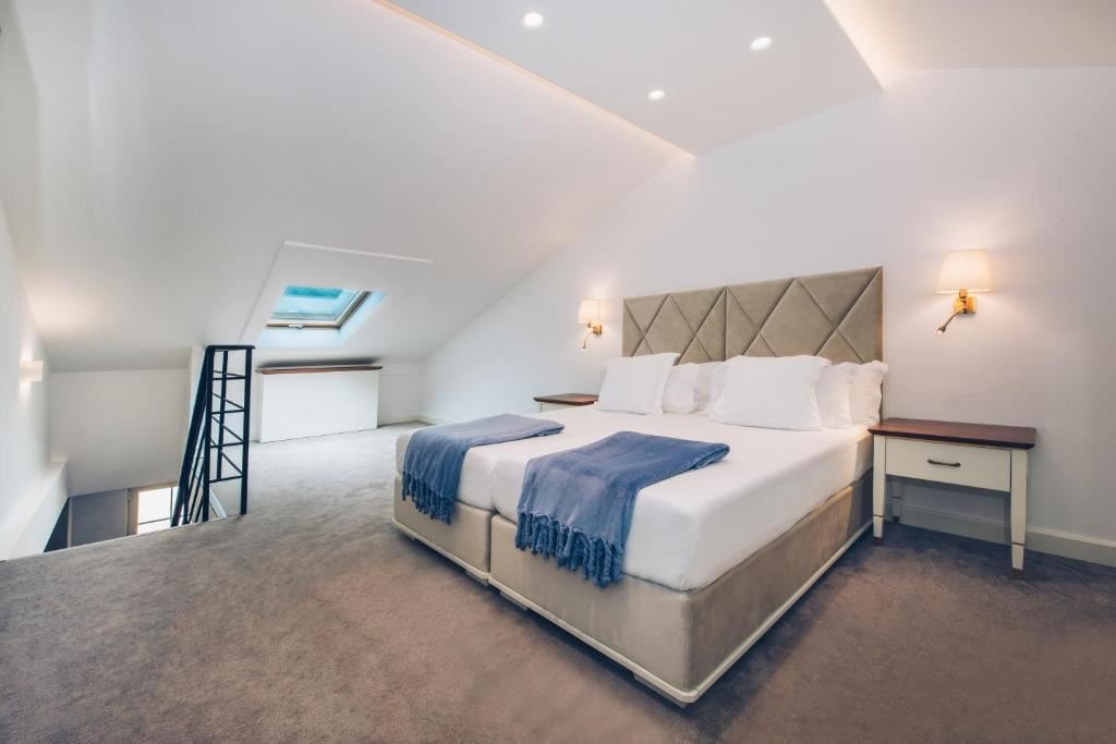 rooms-two-bedroom-family-duplex-suite