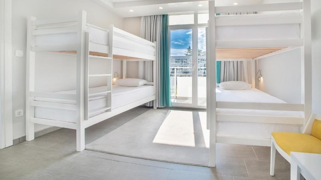 rooms-two-bedroom-large-family-suite