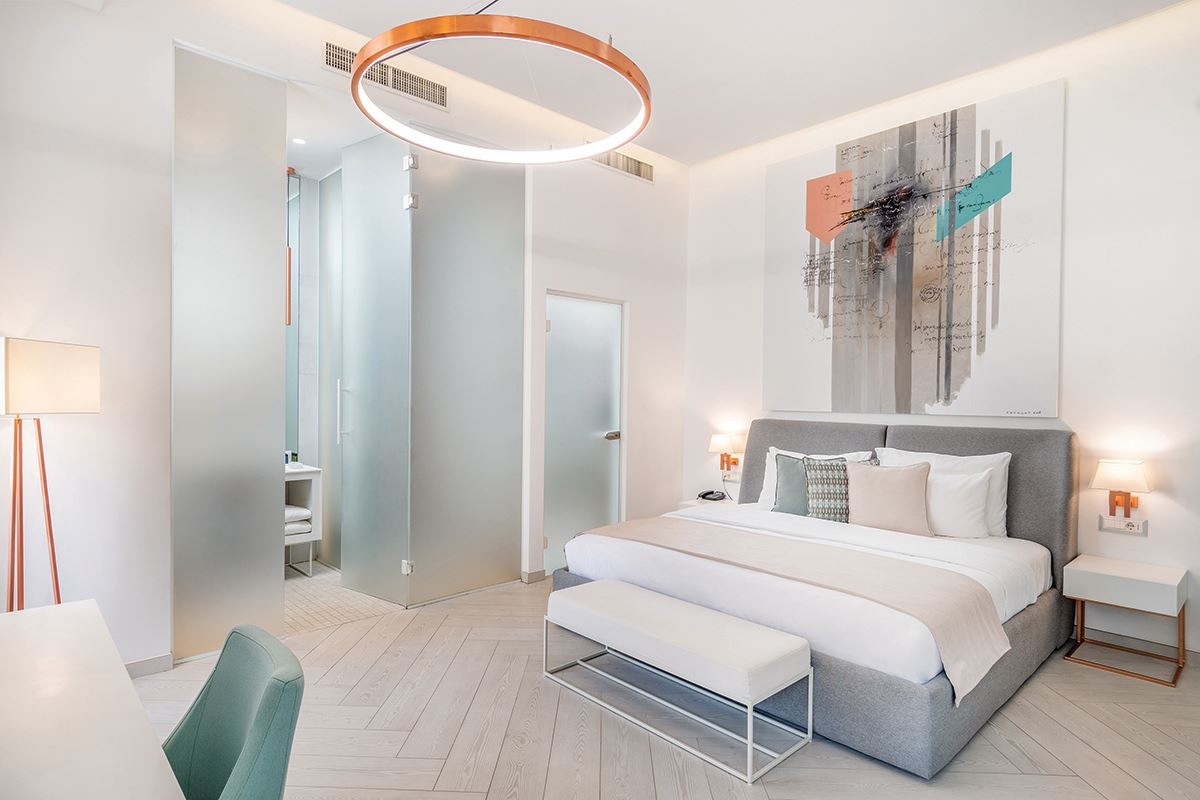 rooms-deluxe-single-room-historical-building