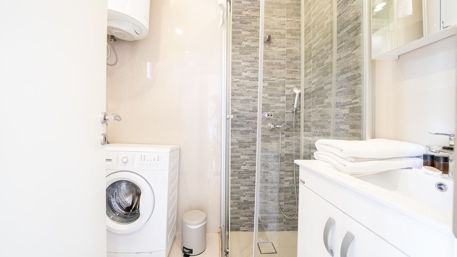 rooms-depadans-apartment-with-kitchen