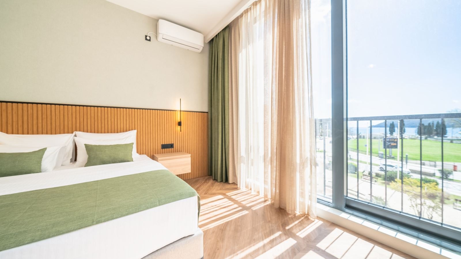 rooms-deluxe-double-room-block-b-sea-view