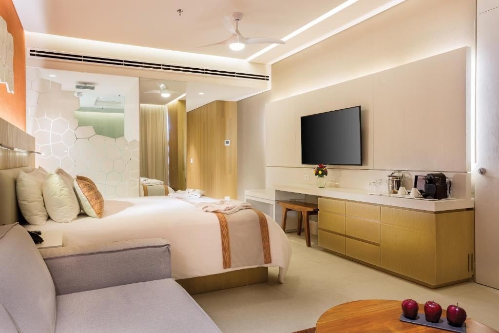 rooms-preferred-club-corner-suite-ocean-view