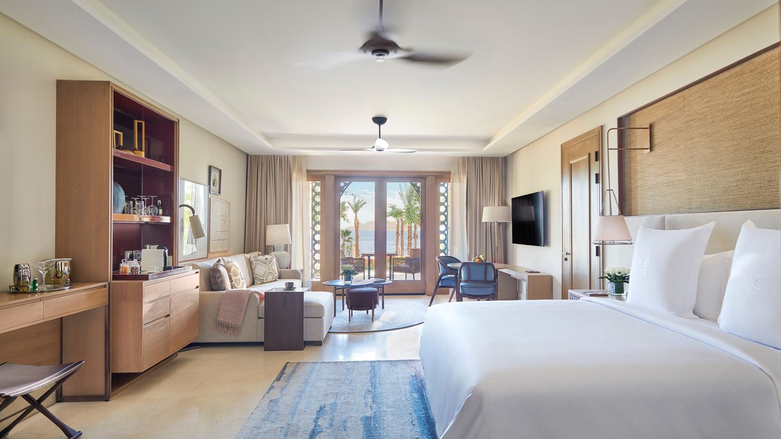 rooms-premier-island-view-room-partial-sea-view